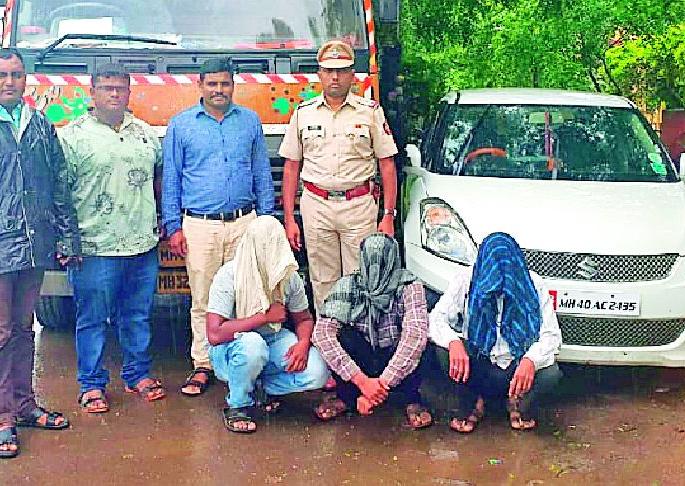 Two and a half thousand kg of beef seized | अडीच हजार किलो गोवंश मांस जप्त