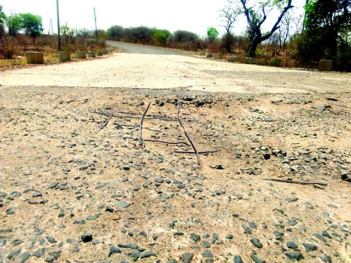 Pradhan Mantri Gram Sadak Yojna: In Nagpur, the quality of work is worst | प्रधानमंत्री ग्राम सडक योजना : नागपूर जिल्ह्यात कामाचा दर्जा निकृष्ट