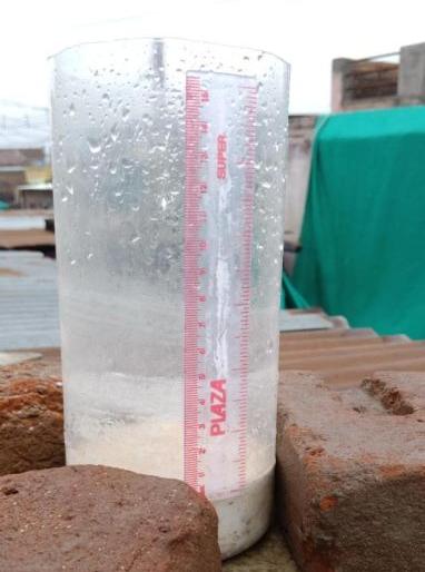 Tribal farmers of Melghat took measurements of rain water on roofs | मेळघाटातील आदिवासी शेतकरी छतावर घेतात पावसाची नोंद