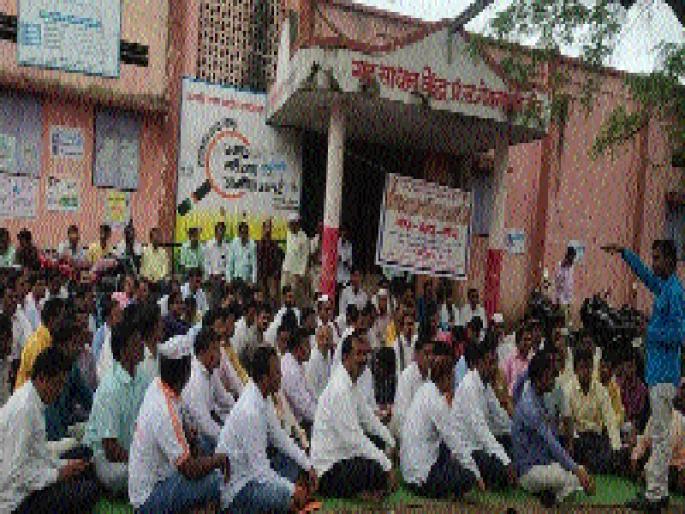 Schools closed, offices closed | शाळा बंद, कार्यालयांचे काम ठप्प