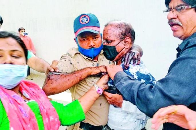 An argument broke out over the removal of the statue of Shivaji Maharaj | शिवाजी महाराजांचा पुतळा हटविण्याचा वाद पेटला An argument broke out over the removal of the statue of Shivaji Maharaj | शिवाजी महाराजांचा पुतळा हटविण्याचा वाद पेटला