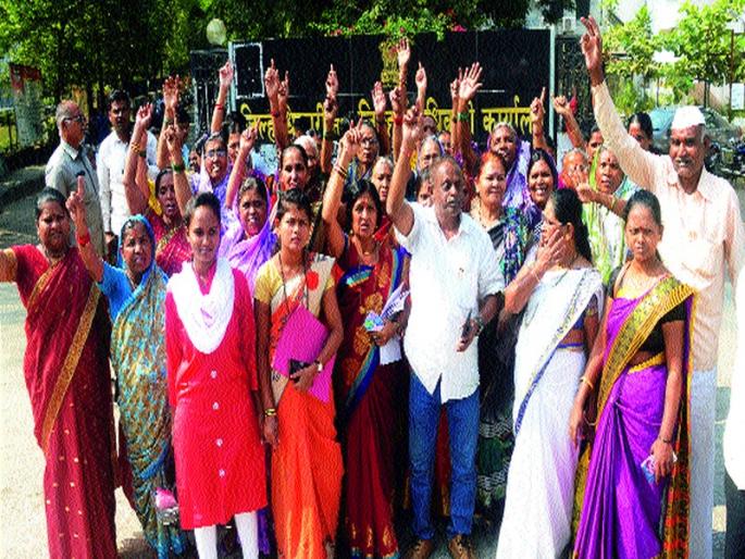 Depending on the base plan cases | निराधार योजनेतील प्रकरणे पडून Depending on the base plan cases | निराधार योजनेतील प्रकरणे पडून