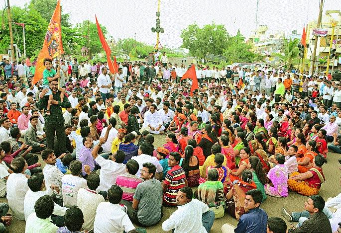 Aurangabad city experienced the historic closure | औरंगाबाद शहराने अनुभवला ऐतिहासिक बंद Aurangabad city experienced the historic closure | औरंगाबाद शहराने अनुभवला ऐतिहासिक बंद