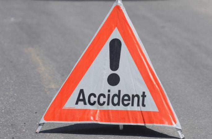 car accident on the Amravati-Nagpur highway; Two killed | अमरावती-नागपूर महामार्गावर भरधाव कारचा अपघात; दोघे ठार car accident on the Amravati-Nagpur highway; Two killed | अमरावती-नागपूर महामार्गावर भरधाव कारचा अपघात; दोघे ठार