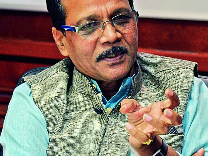 Guardian Minister Rajkumar Badole was injured in the attack of bees in Gondiya | गोंदियात मधमाशांच्या हल्ल्यात पालकमंत्री राजकुमार बडोले जखमी Guardian Minister Rajkumar Badole was injured in the attack of bees in Gondiya | गोंदियात मधमाशांच्या हल्ल्यात पालकमंत्री राजकुमार बडोले जखमी