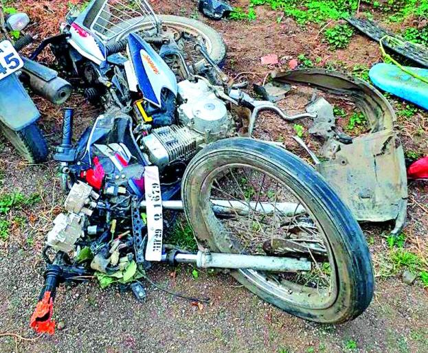Accident in Yavatmal District; Mother died with two kids | यवतमाळ जिल्ह्यात अपघात; दोन चिमुकल्यांसह आई ठार