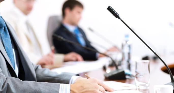 Officials are getting irritated due to too much meetings in Nagpur | बैठका, व्हीसीमुळे नागपुरातील अधिकारी वैतागले : पाच वर्ष बैठकीतच गेल्याची भावना