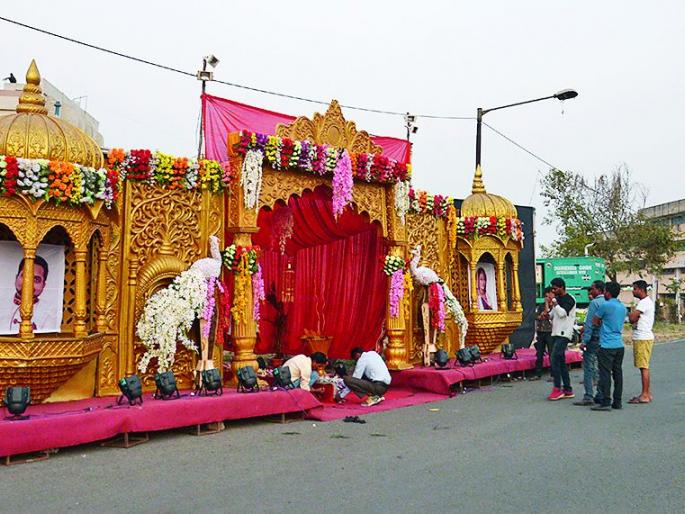 Wedding ceremony in Nagpur University Examination Building area? | नागपूर विद्यापीठाच्या परीक्षा भवन परिसरात विवाह समारंभ? Wedding ceremony in Nagpur University Examination Building area? | नागपूर विद्यापीठाच्या परीक्षा भवन परिसरात विवाह समारंभ?