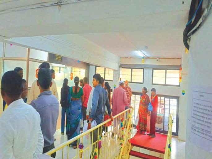 4,862 certificates pending in Pimpri Chinchwad tehsil; Delay in receiving certificates due to technical problems with the ‘server’ | पिंपरी चिंचवड तहसीलमध्ये ४,८६२ दाखले प्रलंबित;‘सर्व्हर’च्या तांत्रिक अडचणीमुळे दाखले मिळण्यास विलंब 4,862 certificates pending in Pimpri Chinchwad tehsil; Delay in receiving certificates due to technical problems with the ‘server’ | पिंपरी चिंचवड तहसीलमध्ये ४,८६२ दाखले प्रलंबित;‘सर्व्हर’च्या तांत्रिक अडचणीमुळे दाखले मिळण्यास विलंब