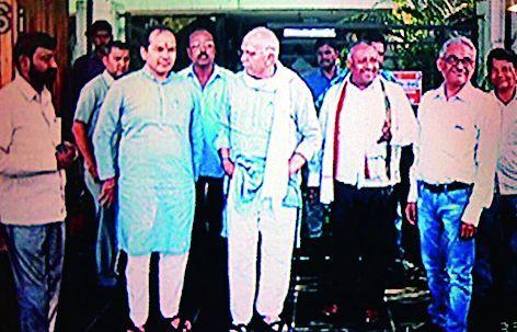 Deshmukh father-son dispute finally ends | देशमुख पिता-पुत्रातील वाद अखेर शमला