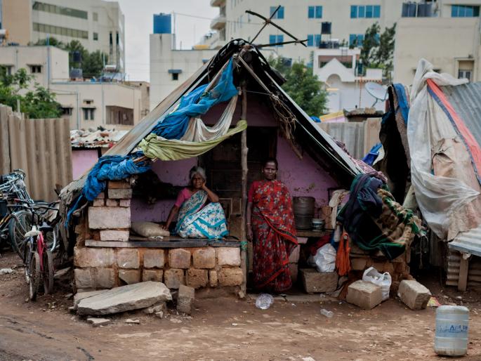 How to make a7lakh rupees for a thousand feet? The question of slum dwellers in the state | हजार फुटासाठी साडेसात लाख कसे? राज्यातील झोपडपट्टीधारकांचा प्रश्न How to make a7lakh rupees for a thousand feet? The question of slum dwellers in the state | हजार फुटासाठी साडेसात लाख कसे? राज्यातील झोपडपट्टीधारकांचा प्रश्न