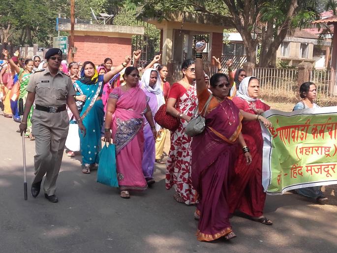 Sindhudurga Nagari: A Front for Collectors Office of Anganwadi Workers | सिंधुदुर्गनगरी : अंगणवाडी कर्मचाऱ्यांचा जिल्हाधिकारी कार्यालयावर मोर्चा Sindhudurga Nagari: A Front for Collectors Office of Anganwadi Workers | सिंधुदुर्गनगरी : अंगणवाडी कर्मचाऱ्यांचा जिल्हाधिकारी कार्यालयावर मोर्चा