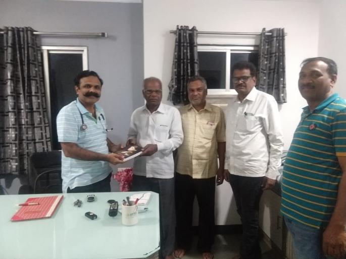 Girl rescues from Agutri treatment | मांत्रिकाच्या अघोरी उपचारातून मुलीची सुटका Girl rescues from Agutri treatment | मांत्रिकाच्या अघोरी उपचारातून मुलीची सुटका