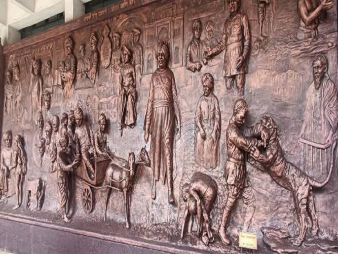 Murals at Shahu Memorial Bhavan in Kolhapur get a new lease of life | कोल्हापुरातील शाहू स्मारक भवनातील म्यूरल्सला मिळाली नवसंजीवनी Murals at Shahu Memorial Bhavan in Kolhapur get a new lease of life | कोल्हापुरातील शाहू स्मारक भवनातील म्यूरल्सला मिळाली नवसंजीवनी