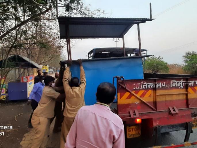 Hammer on encroachment on Shivaji University Road | शिवाजी विद्यापीठ रोडवरील अतिक्रमणावर हातोडा Hammer on encroachment on Shivaji University Road | शिवाजी विद्यापीठ रोडवरील अतिक्रमणावर हातोडा