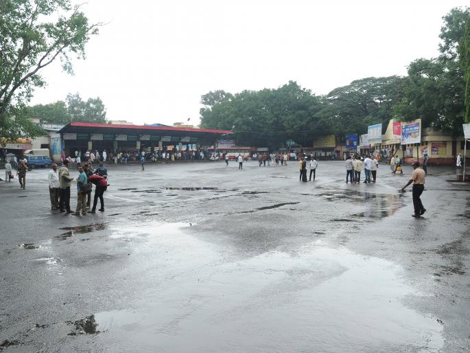 ST Strike Nitani 150, Ichalkaranji Rs 100, Private Transportation 'Diwali' | ST Strike निपाणी १५०, इचलकंजी १०० रुपये, खासगी वाहतूकदारांची ‘दिवाळी’ ST Strike Nitani 150, Ichalkaranji Rs 100, Private Transportation 'Diwali' | ST Strike निपाणी १५०, इचलकंजी १०० रुपये, खासगी वाहतूकदारांची ‘दिवाळी’