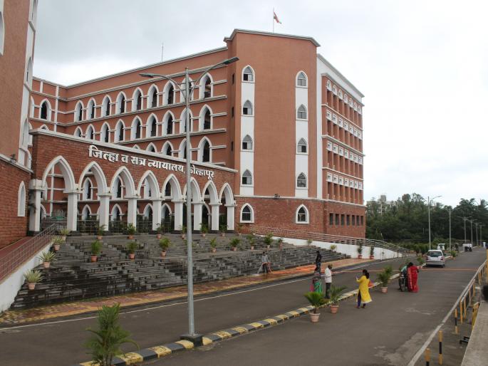 Atal Bihari Vajpayee: Kolhapur: Vakil Das Ji | Atal Bihari Vajpayee : कोल्हापूरात वकिलांनी काम बंद ठेवून वाजपेयी यांना वाहिली आदरांजली