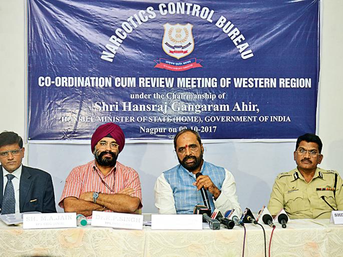 Lakhs of smuggled funds to terrorists | तस्करीतील कोट्यवधींचा निधी दहशतवाद्यांकडे Lakhs of smuggled funds to terrorists | तस्करीतील कोट्यवधींचा निधी दहशतवाद्यांकडे