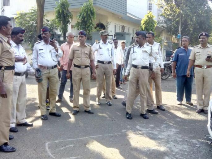 Four people injured in a car hit the school, and four schoolchildren injured in Kolhapur | कोल्हापूरात विद्यार्थी वाहतूक करणाऱ्या  रिक्षाला कारची धडक, चार शाळकरी विद्यार्थी जखमी