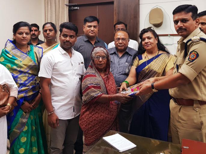 Kolhapur: Ideal work of sweethearts to celebrate Diwali: Abhinav Deshmukh | कोल्हापूर : उपेक्षितांची दिवाळी गोड करण्याचे आदर्श काम : अभिनव देशमुख Kolhapur: Ideal work of sweethearts to celebrate Diwali: Abhinav Deshmukh | कोल्हापूर : उपेक्षितांची दिवाळी गोड करण्याचे आदर्श काम : अभिनव देशमुख