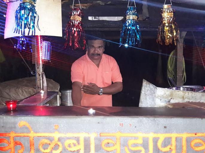 Sindhudurg: Chavini will give him Sanjaybha, Heavy Bhaji, Vada Paav | सिंधुदुर्ग : चवीने खाणार त्याला संज्याभाय देणार, गरम भजी, वडापाव मिळण्याचे ठिकाण Sindhudurg: Chavini will give him Sanjaybha, Heavy Bhaji, Vada Paav | सिंधुदुर्ग : चवीने खाणार त्याला संज्याभाय देणार, गरम भजी, वडापाव मिळण्याचे ठिकाण