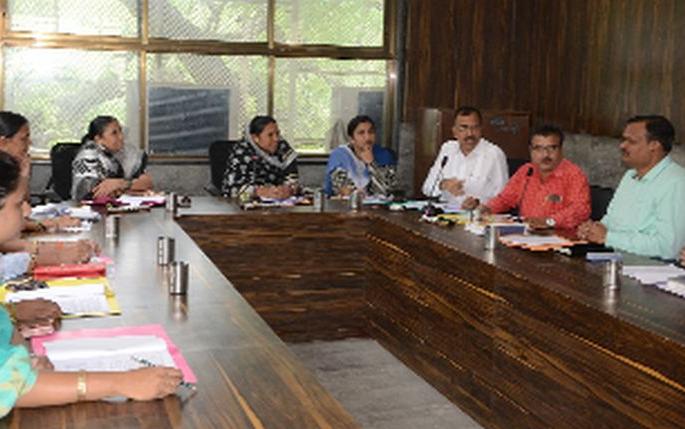 Municipal corporation will provide scholarships for girls | मनपा देणार मुलींसाठी शिष्यवृती Municipal corporation will provide scholarships for girls | मनपा देणार मुलींसाठी शिष्यवृती