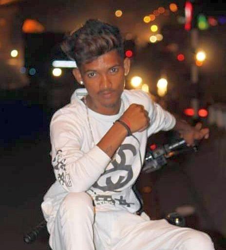 Chopper stabs youth to death; Armed riots in Mahalakshmi Chali | चॉपरने वार करुन युवकाचा खून; महालक्ष्मी चाळीत सशस्त्र धुमश्चक्री Chopper stabs youth to death; Armed riots in Mahalakshmi Chali | चॉपरने वार करुन युवकाचा खून; महालक्ष्मी चाळीत सशस्त्र धुमश्चक्री