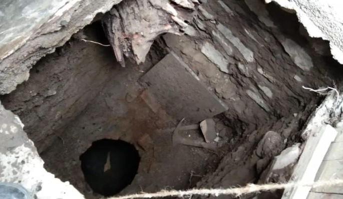 Laborer suffocates to death while removing toilet stitches: Two critical | शौचालयाचे टाके उपसताना मजुराचा गुदमरून मृत्यू: दोन गंभीर