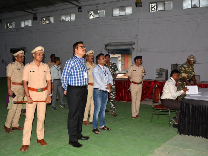 Surveying of counting of polling centers | मतमोजणी केंद्राच्या सुरक्षा व्यवस्थेची पाहणी Surveying of counting of polling centers | मतमोजणी केंद्राच्या सुरक्षा व्यवस्थेची पाहणी