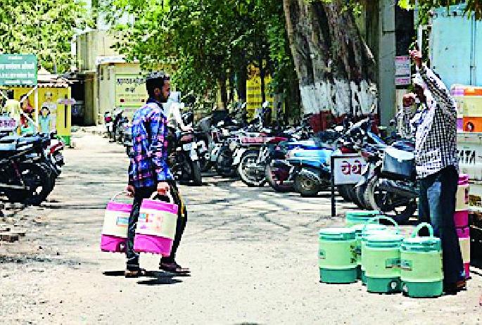 Zilla Parishad's thirst for buying water | जिल्हा परिषदेची विकतच्या पाण्यावर तहान Zilla Parishad's thirst for buying water | जिल्हा परिषदेची विकतच्या पाण्यावर तहान