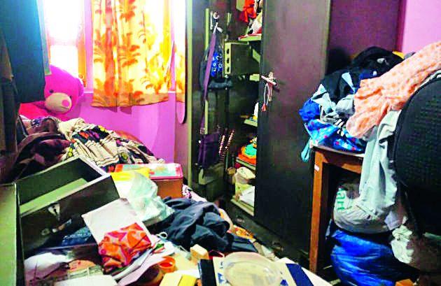 At the house of retired ASI 10 lakh theft | सेवानिवृत्त एएसआयच्या घरी दहा लाखांची चोरी