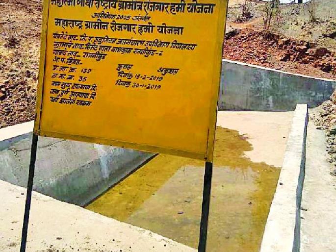 Hide from the contractors | ठेकेदारांकडून लपवाछपवी Hide from the contractors | ठेकेदारांकडून लपवाछपवी