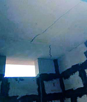 In three months the toilets should be constructed | तीन महिन्यांत शौचालय बांधकामाला भेगा In three months the toilets should be constructed | तीन महिन्यांत शौचालय बांधकामाला भेगा