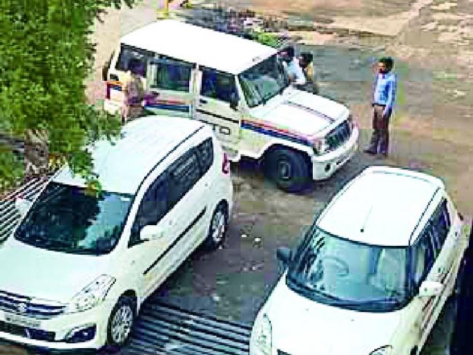 Action on Black Films | काळी फिल्म लावणाऱ्या वाहनांवर कारवाई Action on Black Films | काळी फिल्म लावणाऱ्या वाहनांवर कारवाई