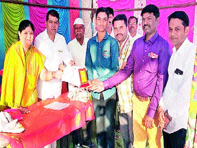 Angadgaon's Kabaddi Sangh on district level | अंगुलगावचा कबड्डी संघ जिल्हास्तरावर Angadgaon's Kabaddi Sangh on district level | अंगुलगावचा कबड्डी संघ जिल्हास्तरावर