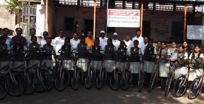 Free cycle allocation to Old Shamli Vidyalay | जुनी शेमळी विद्यालयात मोफत सायकल वाटप Free cycle allocation to Old Shamli Vidyalay | जुनी शेमळी विद्यालयात मोफत सायकल वाटप