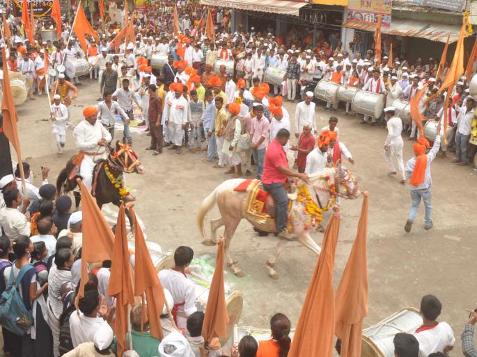 Welcome to Saint Muktai's Palkhi Beed | संत मुक्ताईच्या पालखीचे बीडमध्ये स्वागत Welcome to Saint Muktai's Palkhi Beed | संत मुक्ताईच्या पालखीचे बीडमध्ये स्वागत