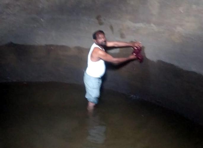 200 water tanks cleanliness in progress | रेंगाळलेल्या २०० जलकुंभ शुद्धीकरणाला येऊ लागला वेग 200 water tanks cleanliness in progress | रेंगाळलेल्या २०० जलकुंभ शुद्धीकरणाला येऊ लागला वेग