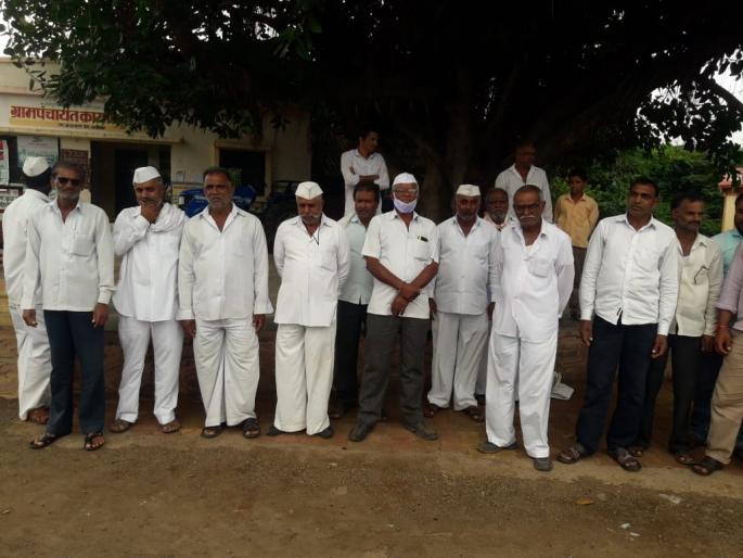 Bhadvan village strongly opposes Bhendi-Pimple 33 KV line | भेंडी-पिंपळे ३३ केव्ही लाईनला भादवण गावाचा तिव्र विरोध Bhadvan village strongly opposes Bhendi-Pimple 33 KV line | भेंडी-पिंपळे ३३ केव्ही लाईनला भादवण गावाचा तिव्र विरोध