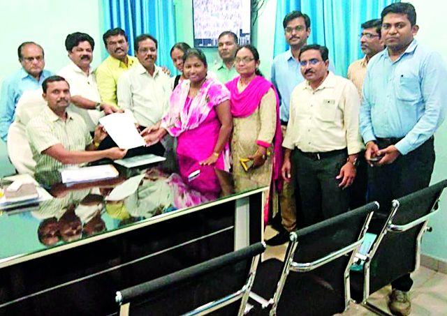 The 'doctor' against the government decision 'gathered' | ‘त्या’ शासन निर्णयाविरुद्ध डॉक्टर एकवटले The 'doctor' against the government decision 'gathered' | ‘त्या’ शासन निर्णयाविरुद्ध डॉक्टर एकवटले