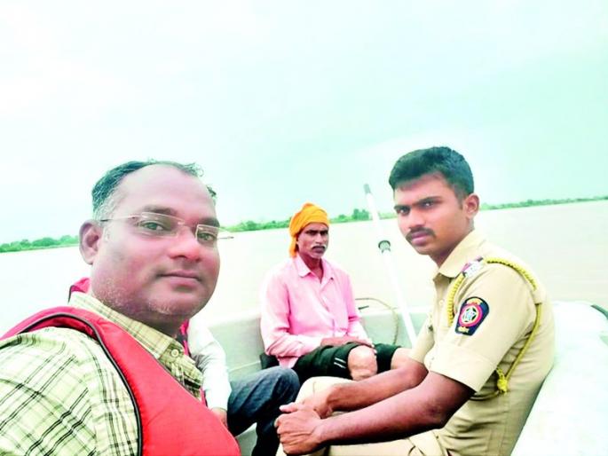 Five people jumped in Waingang; Two rescued, one dead and two missing | वैनगंगेत पाच जणांनी घेतली उडी; दोघे बचावले, एकाचा मृत्यू तर दोन बेपत्ता Five people jumped in Waingang; Two rescued, one dead and two missing | वैनगंगेत पाच जणांनी घेतली उडी; दोघे बचावले, एकाचा मृत्यू तर दोन बेपत्ता