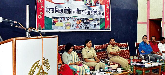 Benefits of schemes for 'A village one' | ‘एक गाव एक गणपती’ गावाला मिळणार योजनांचा लाभ