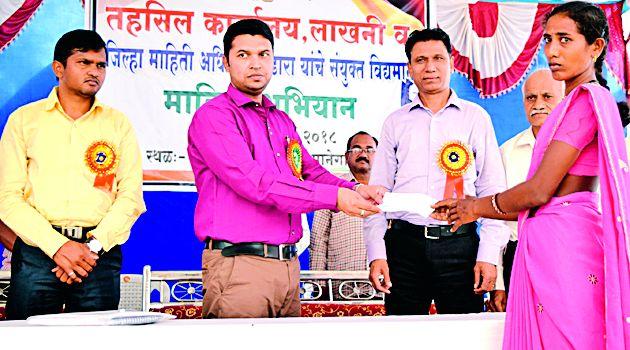 Take advantage of information about government schemes | शासनाच्या योजनांची माहिती घेऊन लाभ घ्या Take advantage of information about government schemes | शासनाच्या योजनांची माहिती घेऊन लाभ घ्या