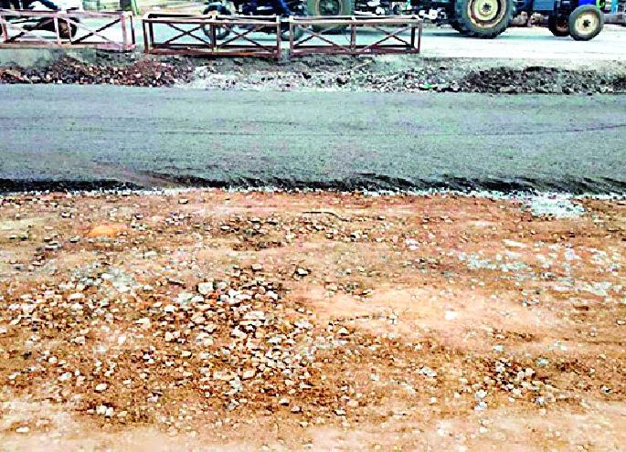 Construction of cement road construction deal | सिमेंट रस्ता बांधकामात गैरव्यवहार Construction of cement road construction deal | सिमेंट रस्ता बांधकामात गैरव्यवहार