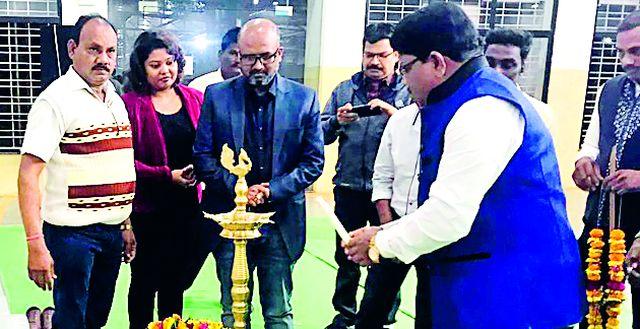 News should be a 'thing' should not be 'i' | बातमीत 'बात' असावी 'मी' पणा नसावा News should be a 'thing' should not be 'i' | बातमीत 'बात' असावी 'मी' पणा नसावा