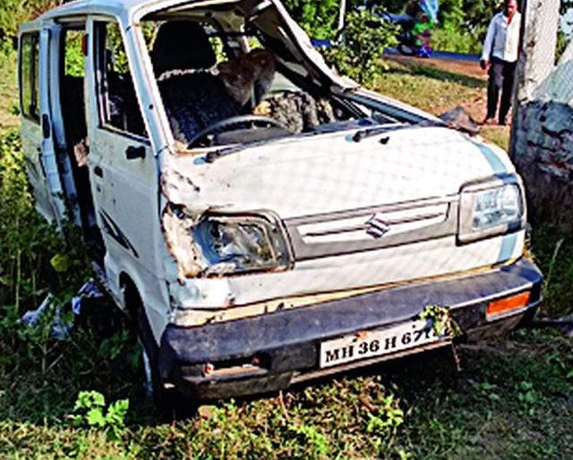 Six people seriously injured in accident | अपघातात सहा जण गंभीर जखमी