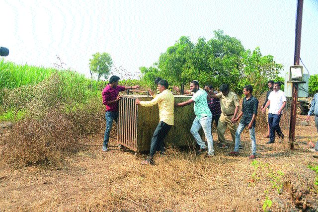 Bibeta's stay in Manur area for three days | मानूर परिसरात तीन दिवसांपासून बिबट्याचे वास्तव्य Bibeta's stay in Manur area for three days | मानूर परिसरात तीन दिवसांपासून बिबट्याचे वास्तव्य