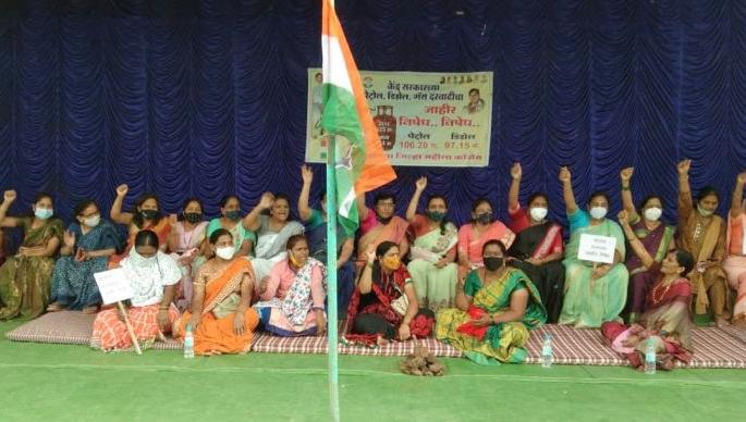 Women's Congress agitation against fuel price hike | इंधन दरवाढी विरोधात महिला काँग्रेसचे आंदोलन