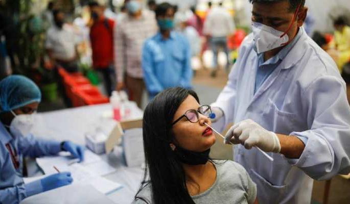 For the second day in a row, thousands of coronated! | सलग दुसऱ्या दिवशी कोरोनाबाधित हजारपार ! For the second day in a row, thousands of coronated! | सलग दुसऱ्या दिवशी कोरोनाबाधित हजारपार !