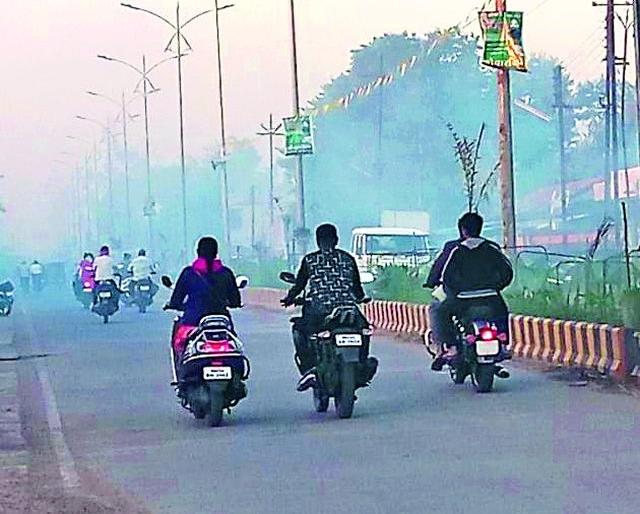 Darkness of the deadly fires, Durgapur, darkness | जीवघेण्या विषारी धुराने दुर्गापुरात काळोख Darkness of the deadly fires, Durgapur, darkness | जीवघेण्या विषारी धुराने दुर्गापुरात काळोख